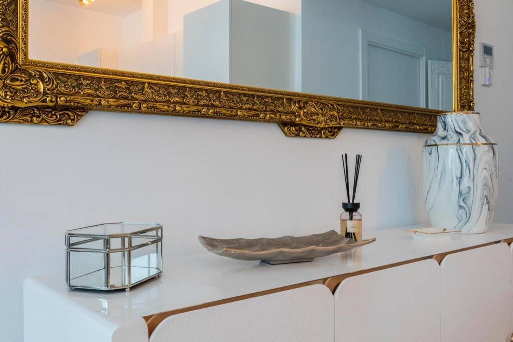 Puerto Banus Second Line, Luxury Apartement มาร์เบยา ภายนอก รูปภาพ