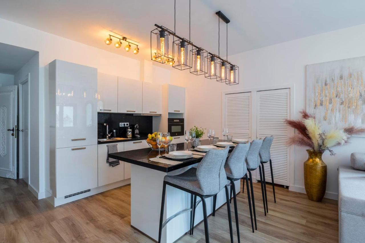 Puerto Banus Second Line, Luxury Apartement มาร์เบยา ภายนอก รูปภาพ